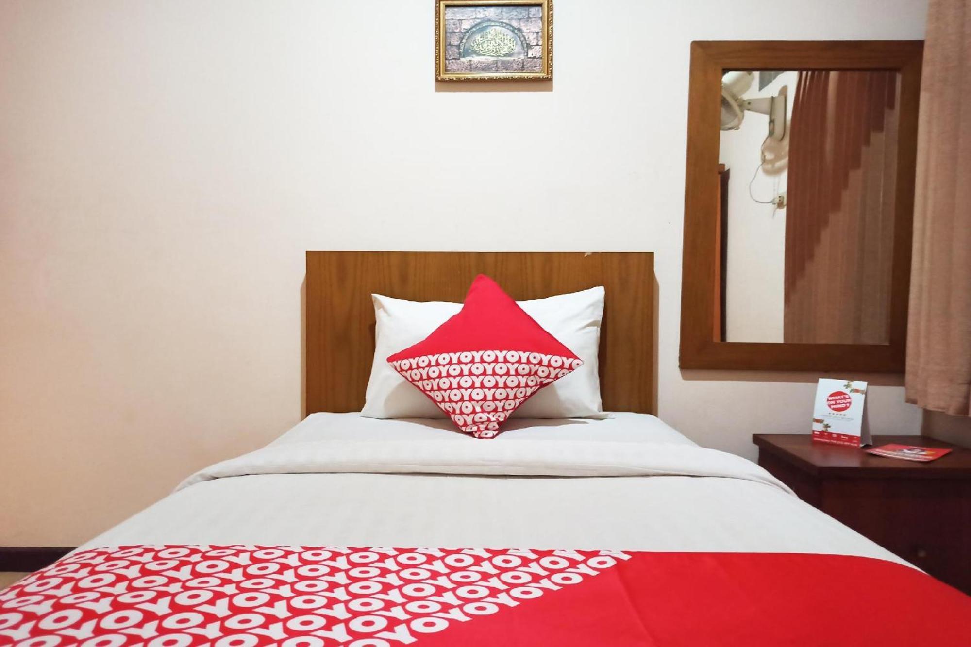 Capital O 142 Hotel Al Furqon Syariah Palembang Exterior photo